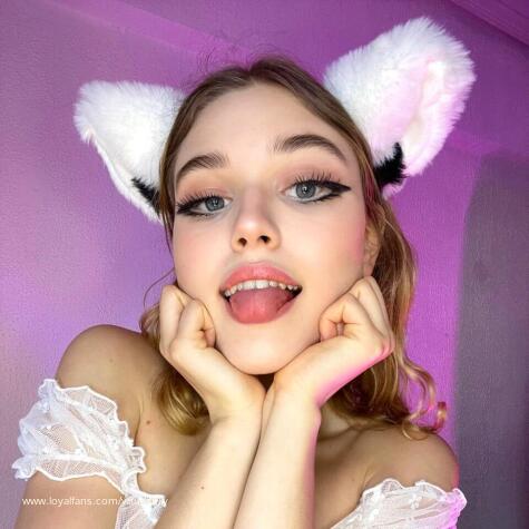 yourdolly Official Profile | LoyalFans