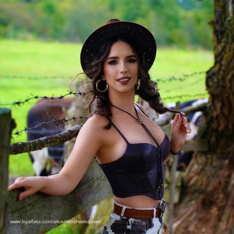  AliceAtkinsHeelsQueen avatar