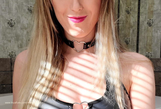 MILF Body Show-Off! BeebeXO and Pregnant LillyVig - MistressBeebe