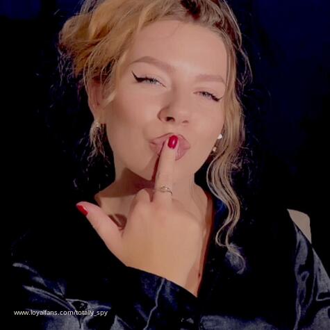 Madam Viktoria femdom findom avatar