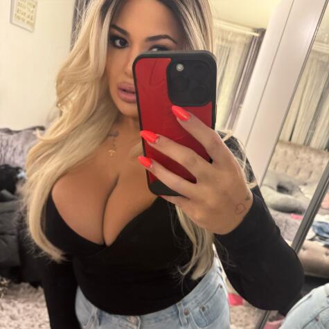 Goddess Adriana Robledo ASMR Findom Femdom Gaming avatar