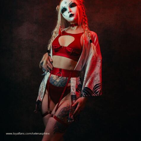 SelenaSphinx avatar