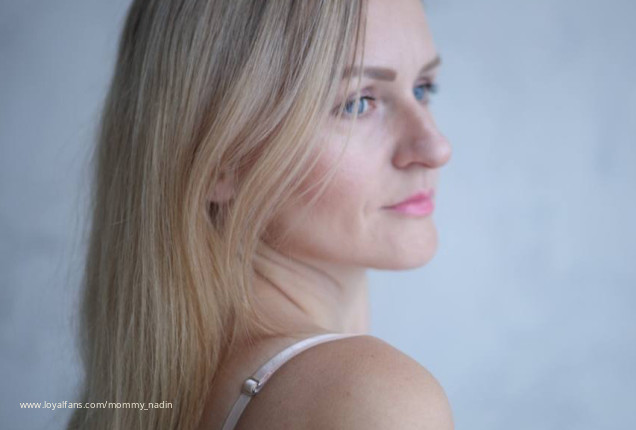 eye-contact-eye-fetish-milf-striptease-mommynadin-official-profile