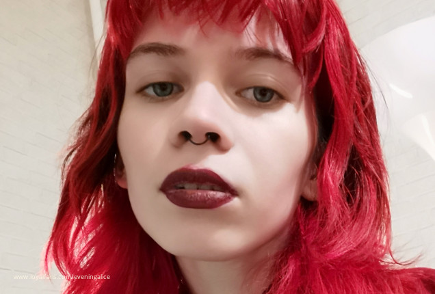 REDHEAD HOTTIE MASTURBATING AND PLAYING WITH HER FEET - Goddess Alice