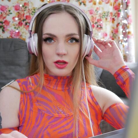 Carly Rae Summers avatar