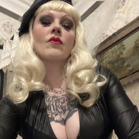 Bizarre Boot Bitch avatar