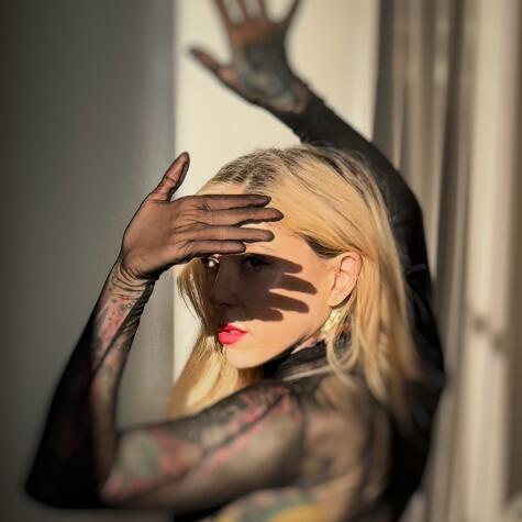 dominatrixaria avatar