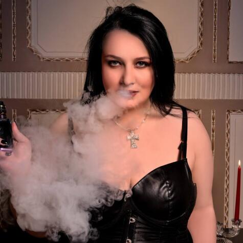QueenOfHaze avatar