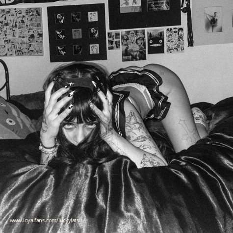 LuckyLats your virtual FINDOM waifu  avatar