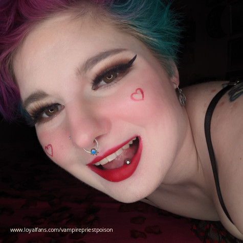 Vampire Priestess Poison avatar