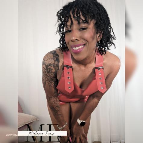 Mistress Esme avatar