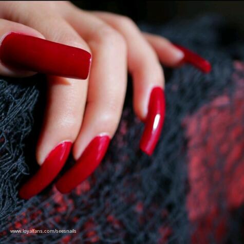 SeesNails avatar