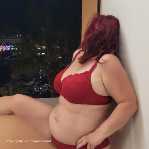 Nikki Holland avatar