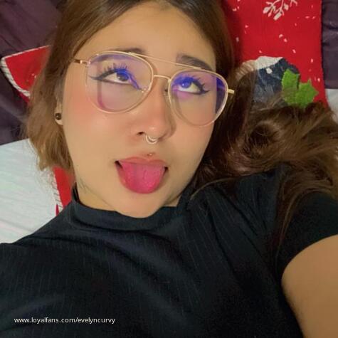 EvyCurvy avatar