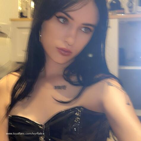 Miss Ivy Malice  avatar