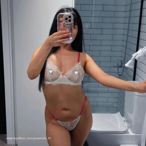 Queenvivi_10 👑 avatar