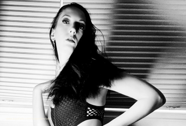 Cruel gf gives you a handjob - EvaWintersFalls Official Profile | www