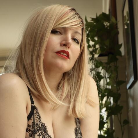 Mistress Mira Moon avatar