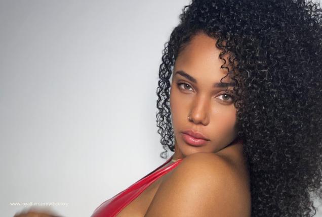 The hot touch of my paddle on your skin - Miss Kixxy The Best Soft