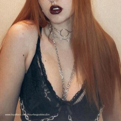 YourfavgoddessEm avatar