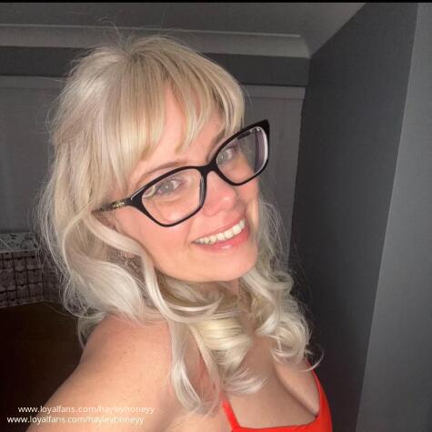 HayleyHoneyy avatar
