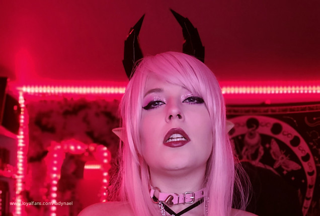 Face Fucked by Mommy's Strap - LadyNael Official Profile | www