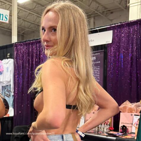 Goddess Sara Bee  avatar