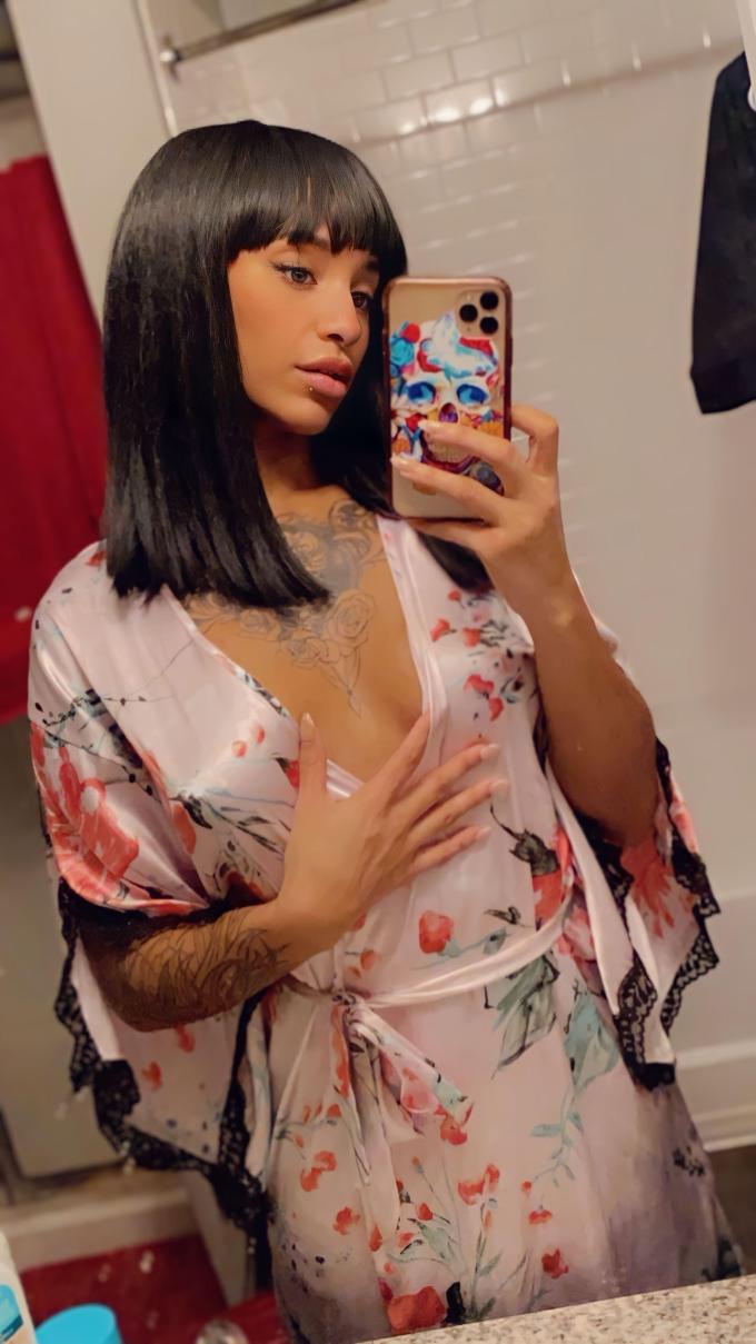 Annie Vers’s Official Social Fan Page | LoyalFans