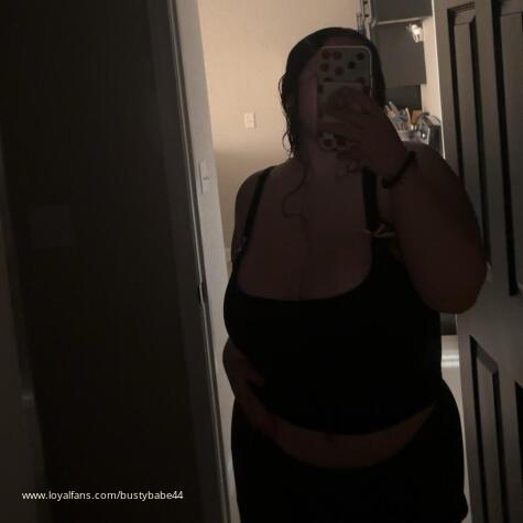 bustybabe44 avatar