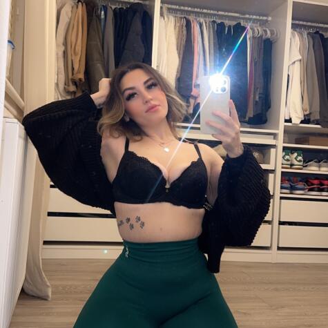 Lara Luv avatar