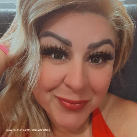 Curvy Cash Mistress’s Official Social Fan Page | LoyalFans