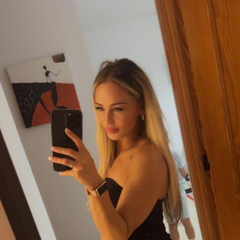 Prettylittleellx avatar