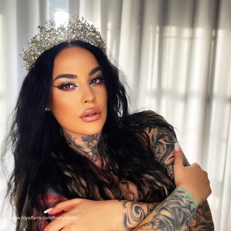 HottyNicole avatar