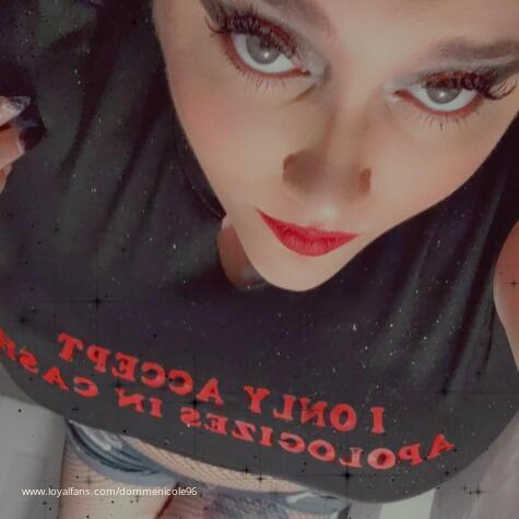 DommeNicole96 avatar