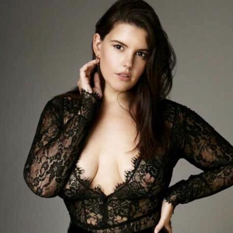 CurvyGoddessAtHome avatar