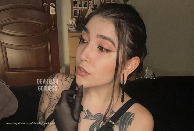 FOOT WORSHIP - Devillish Goddess Official Profile | www.Loyalfans.com