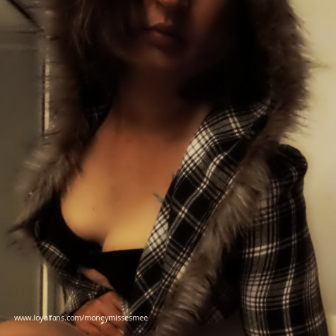 MoneyMissEsmee avatar