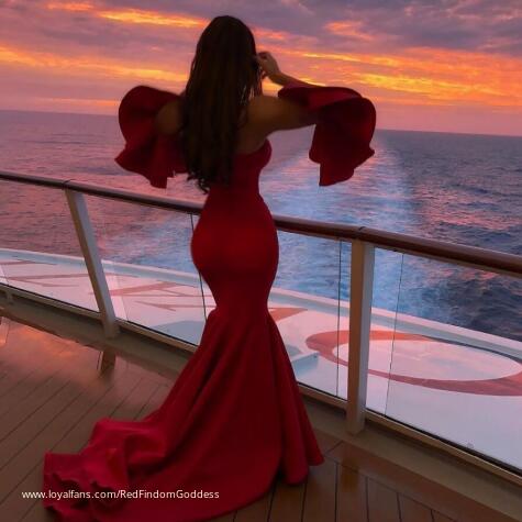 Findom Goddess Red avatar