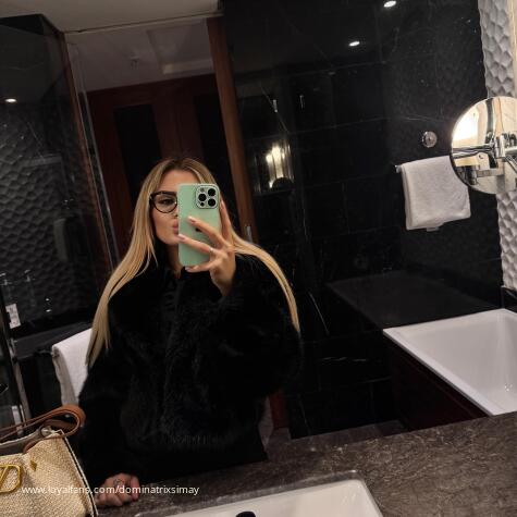 Dominatrixsimay avatar