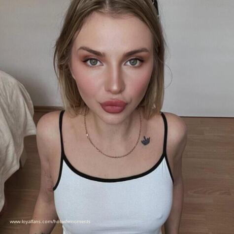HotWifeMoments avatar