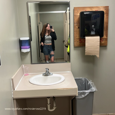 Rosie rose 2219 avatar