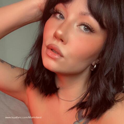 Mia Holland Findom Femdom Goddess avatar