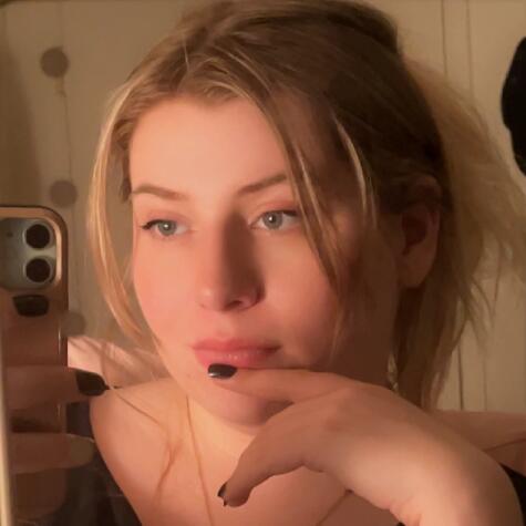 LovelyHoneyVikki avatar