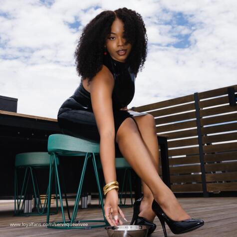 Supreme Queen Vee Findom Cult Leader avatar