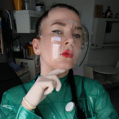 lara_loves_gloves avatar