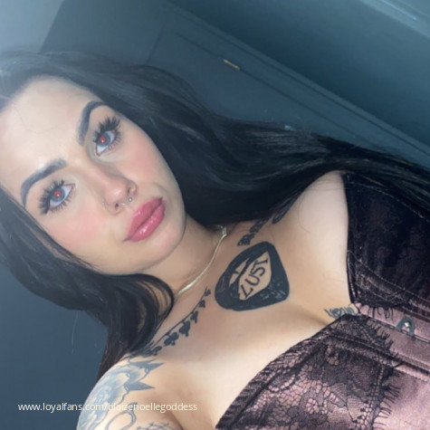 Findom femdom goddess Noelle avatar