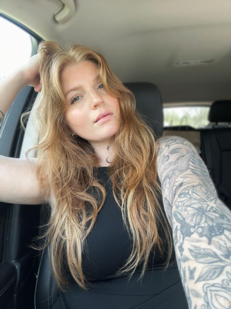 miss-daphne-thorne-s-official-social-fan-page-loyalfans