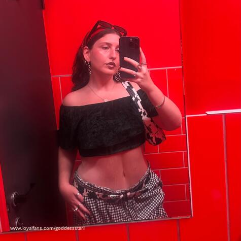 Findom Goddess Starli avatar