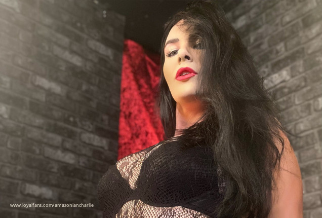 Just LOOK at the size of my massive hands! - Amazonian Charlie Official Photos | www.Loyalfans.com