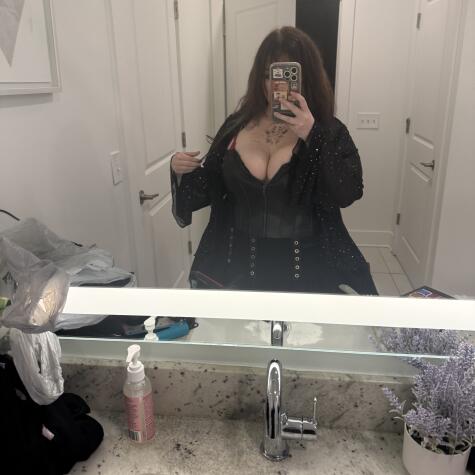 perfectcurvydomme avatar